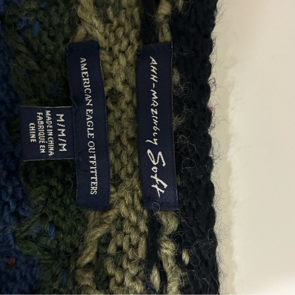 American Eagle sweater - Picture 3 of 3